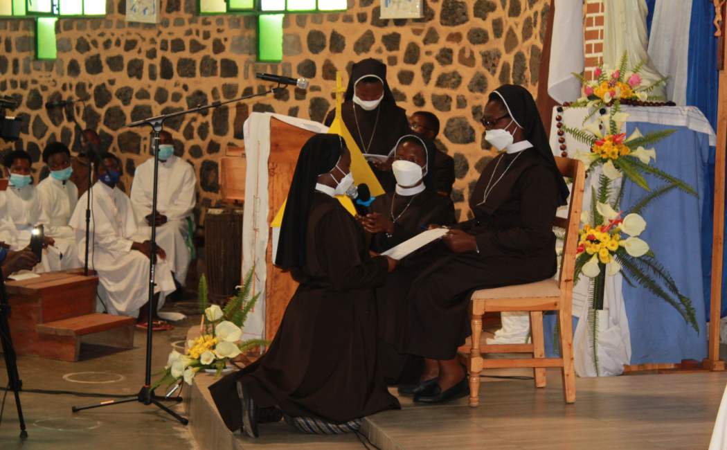 Ababikira B Abakarumelita Bahimbaje Amasezerano Ya Burundu Na Yubile Y