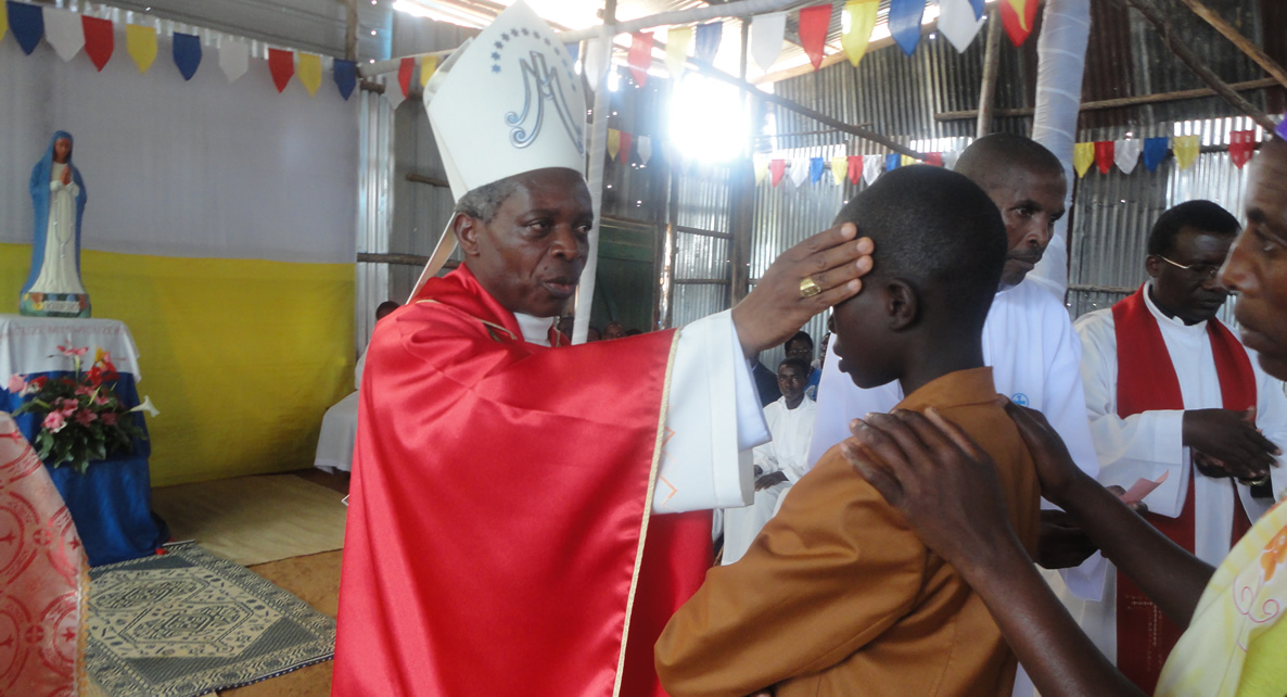 A Busengo, l’Evêque a posé la première pierre de fondation et
